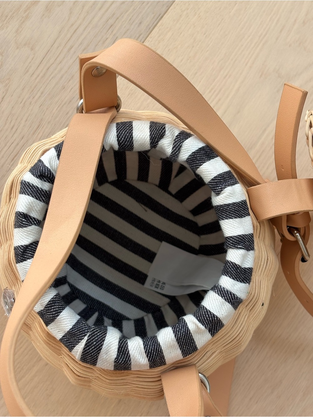ZARA Woven Rattan Bucket Bag | Straw Crossbody Basket Bag with Stripe Lining - Picture 6 of 6